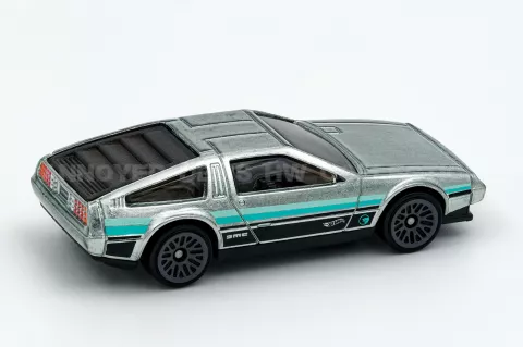 DMC DeLorean back