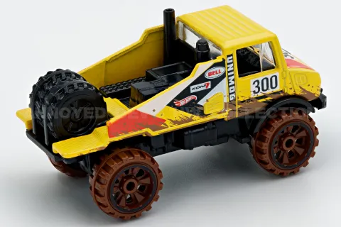 Mercedes-Benz Unimog 1300 back