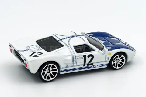Ford GT-40 back