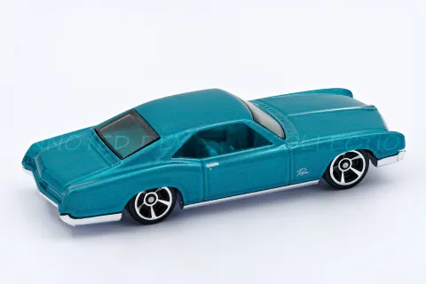 '66 Buick Riviera back