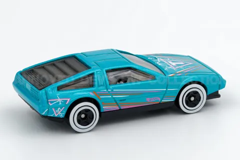 DMC DeLorean back