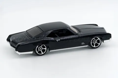 '66 Buick Riviera back