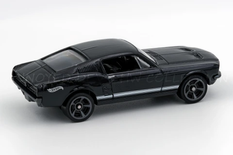 '67 Mustang back