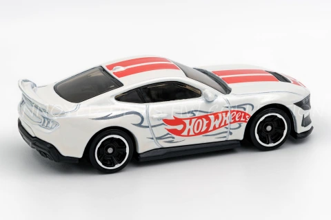 Ford Mustang Dark Horse back