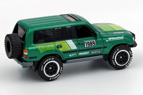 Toyota Land Cruiser 80 back