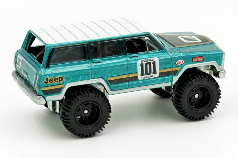 '88 Jeep Grand Wagoneer back