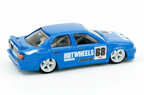 '94 Nissan Primera back