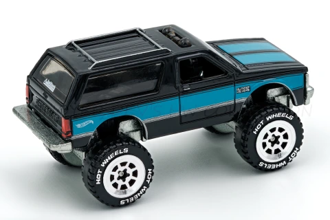 Chevy Blazer 4×4 back