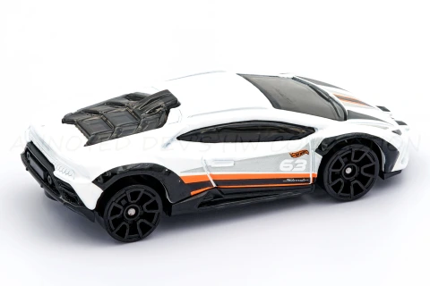 Lamborghini Huracán Sterrato back